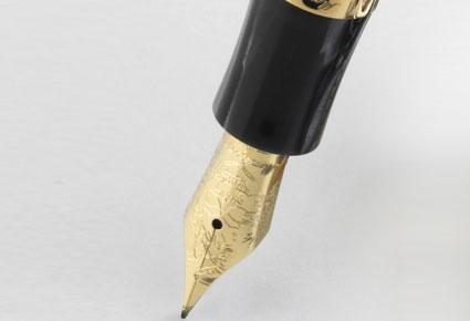 سيلفيستر ستالون يصمم قلم بـ5 آلاف دولار